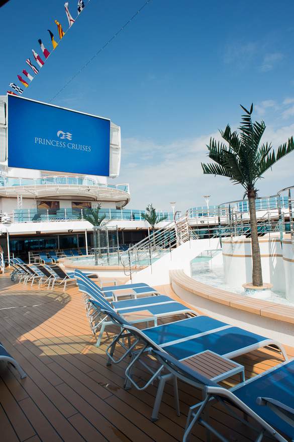 Princess Cruises Royal Class Interior lido 4.jpg